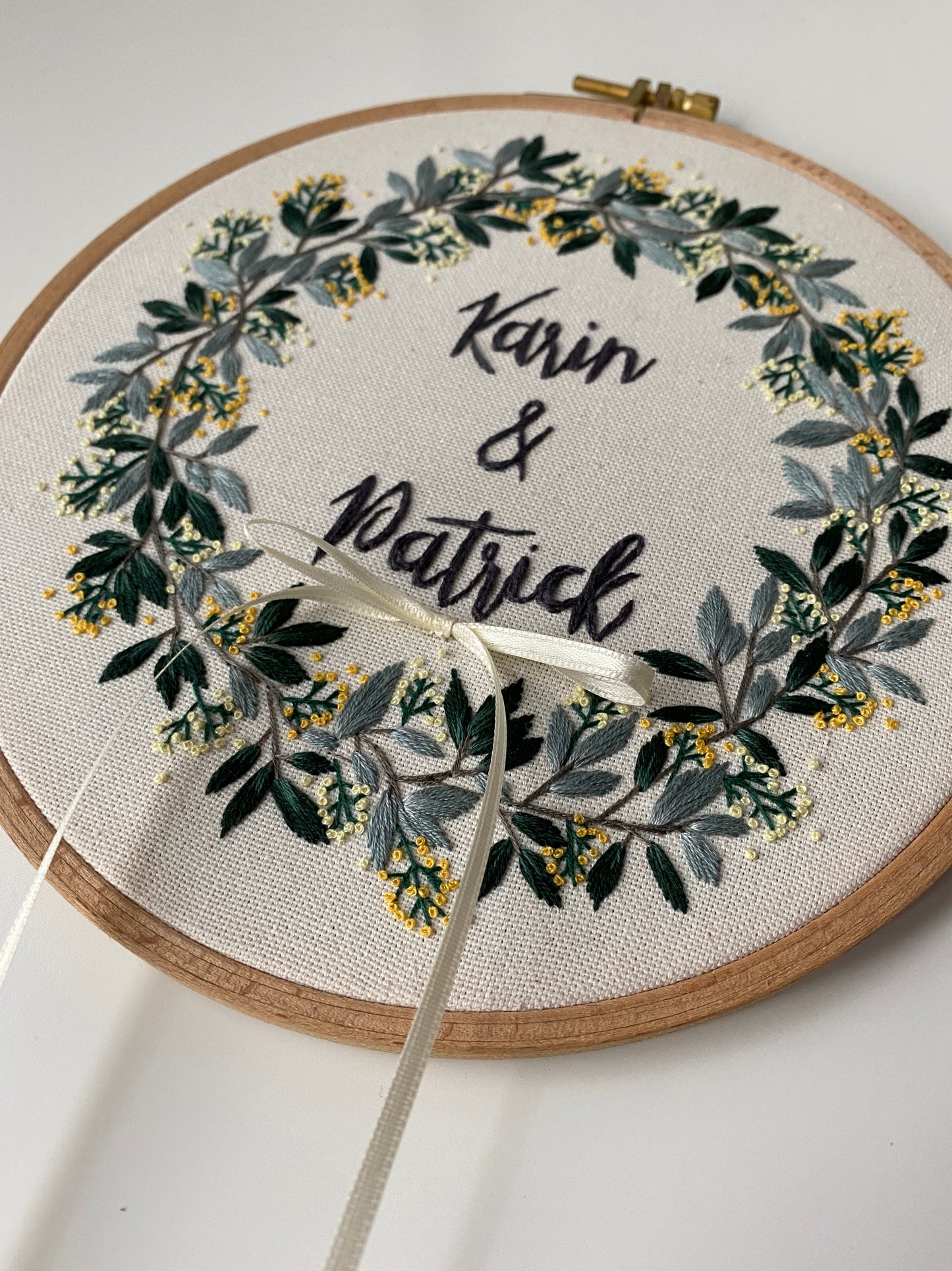 Stickkit, Stickvorlage, Stickkit Blumenkranz, Anleitung zum Sticken, Ringkissen Sticken, Stickerei, Ringkissen DIY