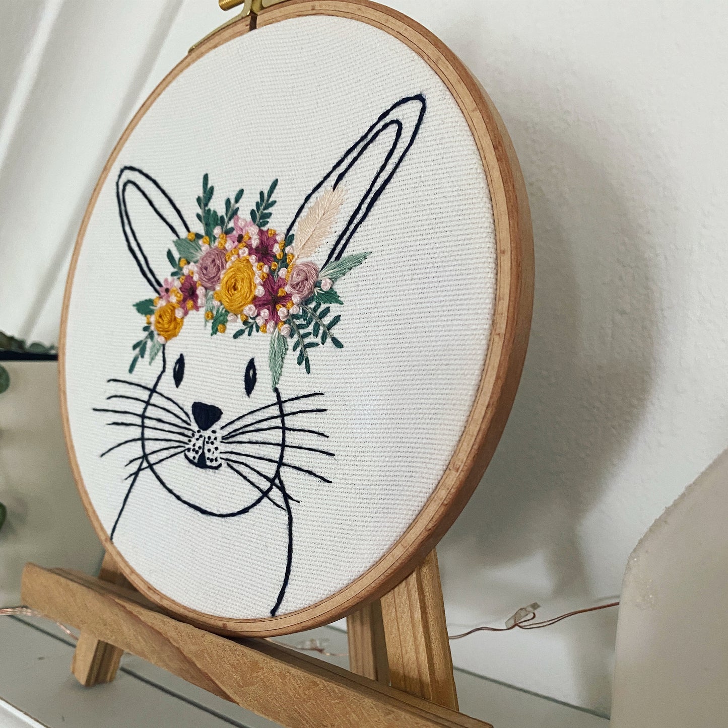 Stickvorlage, Osterhase, Hase mit Blumenkranz, Hase, Stickbild, Sticken Anfänger, Embroidery Pattern, Kinderzimmer, Anleitung Sticken