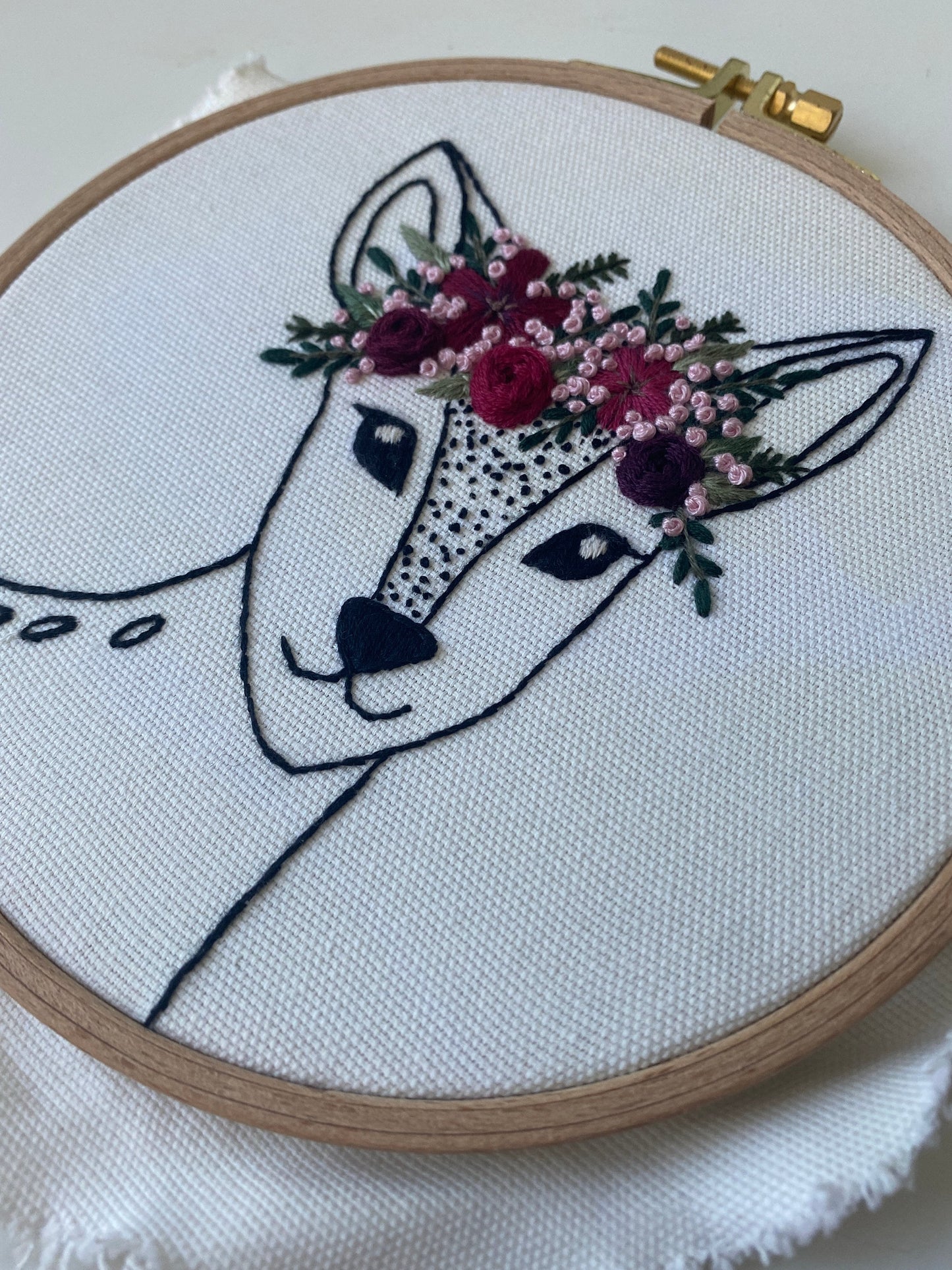Stickvorlage Reh mit Blumenkranz, Stickbild, Sticken Anfänger, Embroidery Pattern, Kinderzimmer