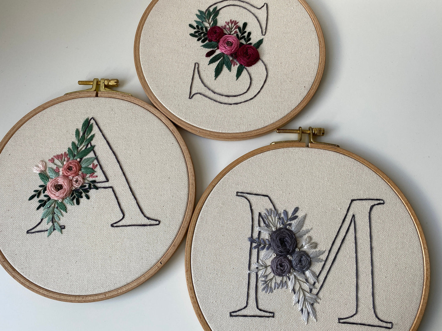 Stickvorlage Alphabet, Buchstaben, Floraler Buchstabe, Blumen Buchstabe, Sticken, Modern Embroidery, Stickbild, Monogramm