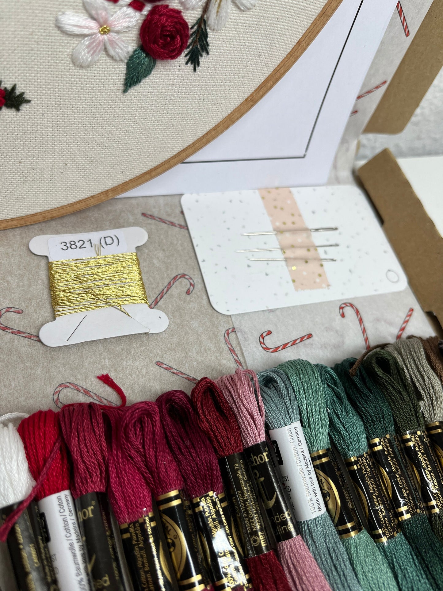 Stickkit, Weihnachtskranz mit Zuckerstangen, Stickset, Set zum Sticken, Weihnachten, Personalisierbar