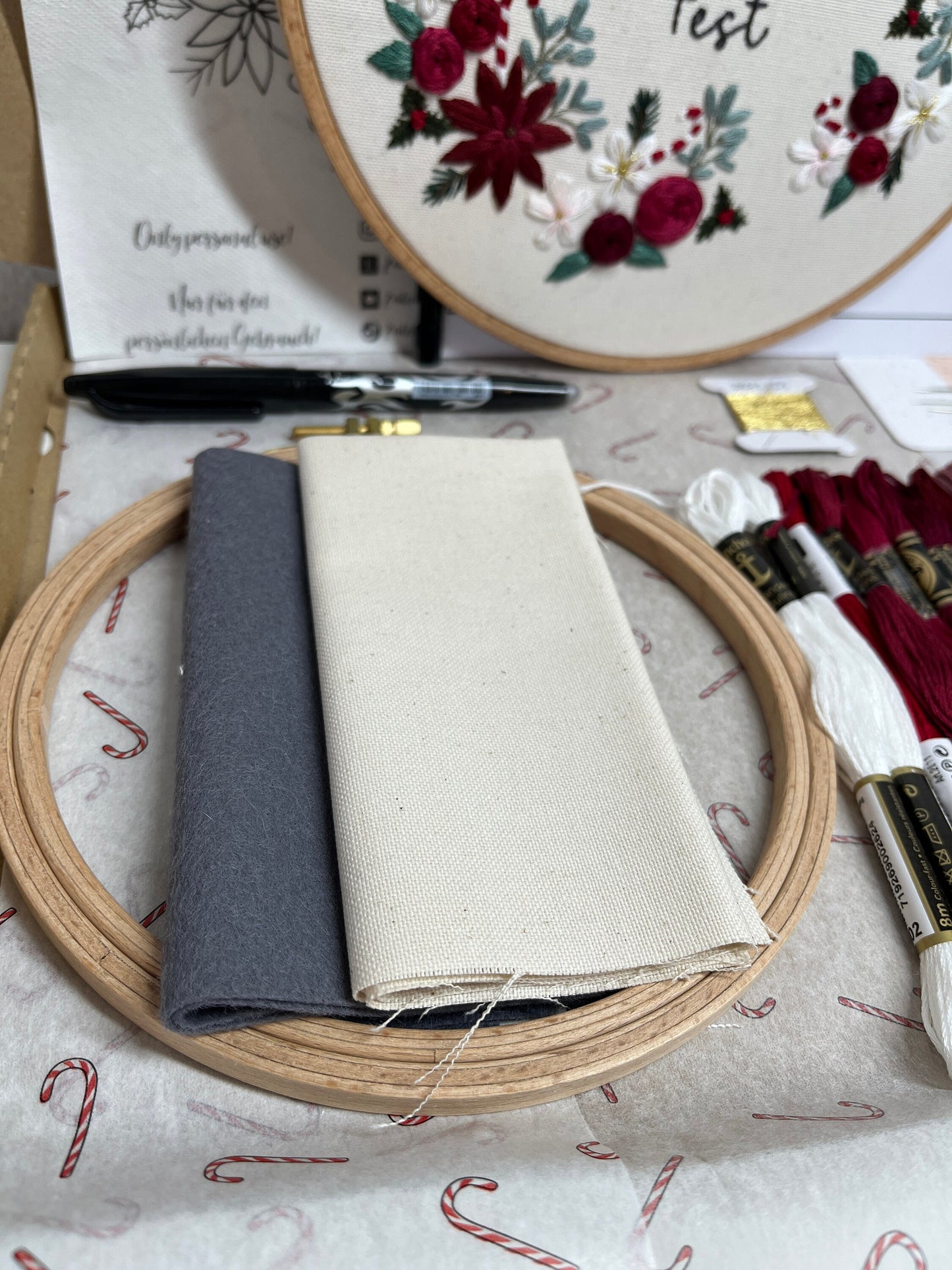 Stickkit, Weihnachtskranz mit Zuckerstangen, Stickset, Set zum Sticken, Weihnachten, Personalisierbar