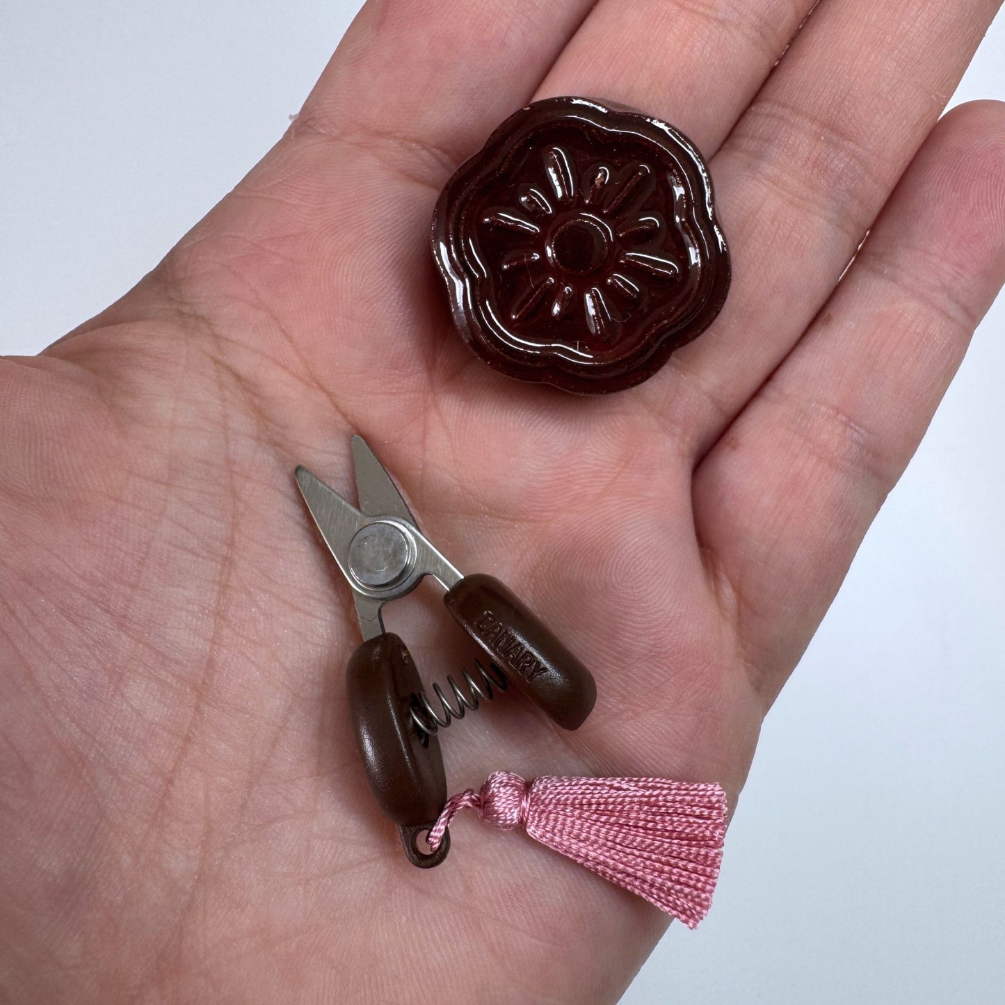 Cohana Nadelmagnet mit Mini Schere "Rosa"