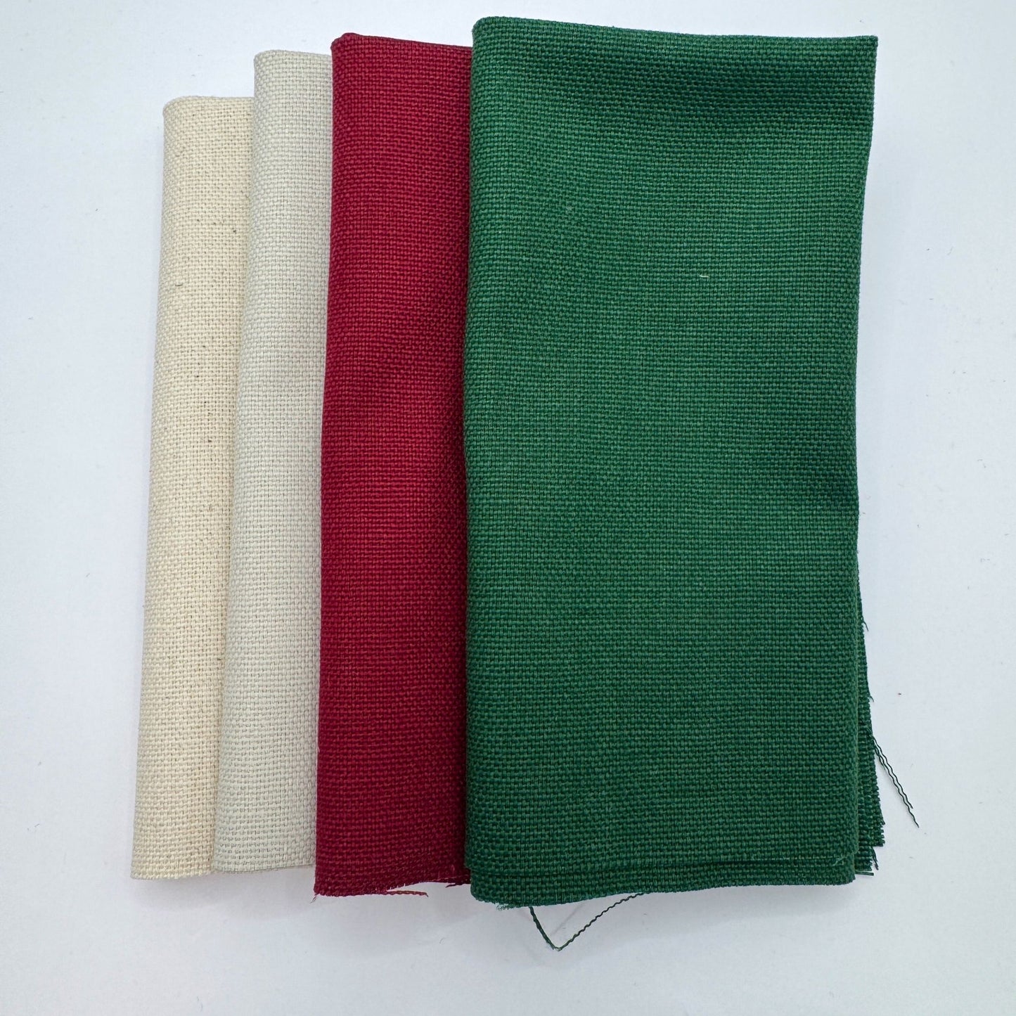 Stoff zum Sticken, Stoffpaket "Tannengrün/Natur/Bordeaux" Weihnachts Kollektion 2025