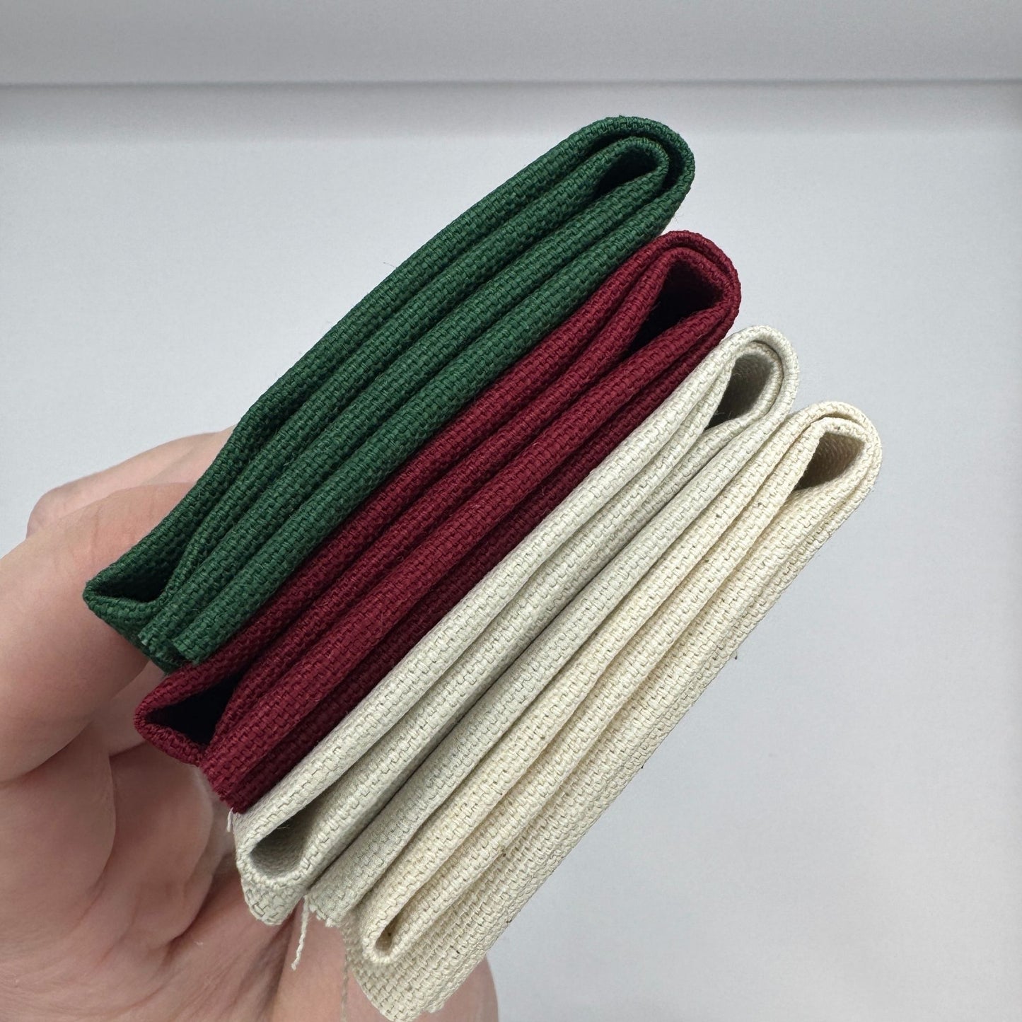 Stoff zum Sticken, Stoffpaket "Tannengrün/Natur/Bordeaux" Weihnachts Kollektion 2025