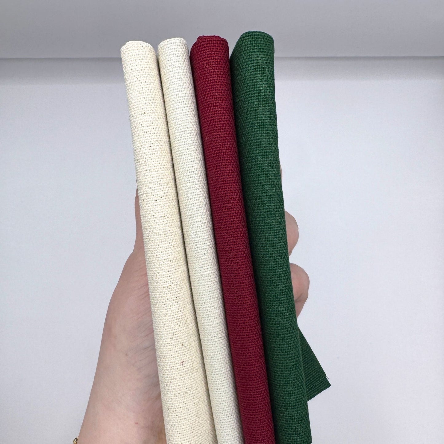 Stoff zum Sticken, Stoffpaket "Tannengrün/Natur/Bordeaux" Weihnachts Kollektion 2025