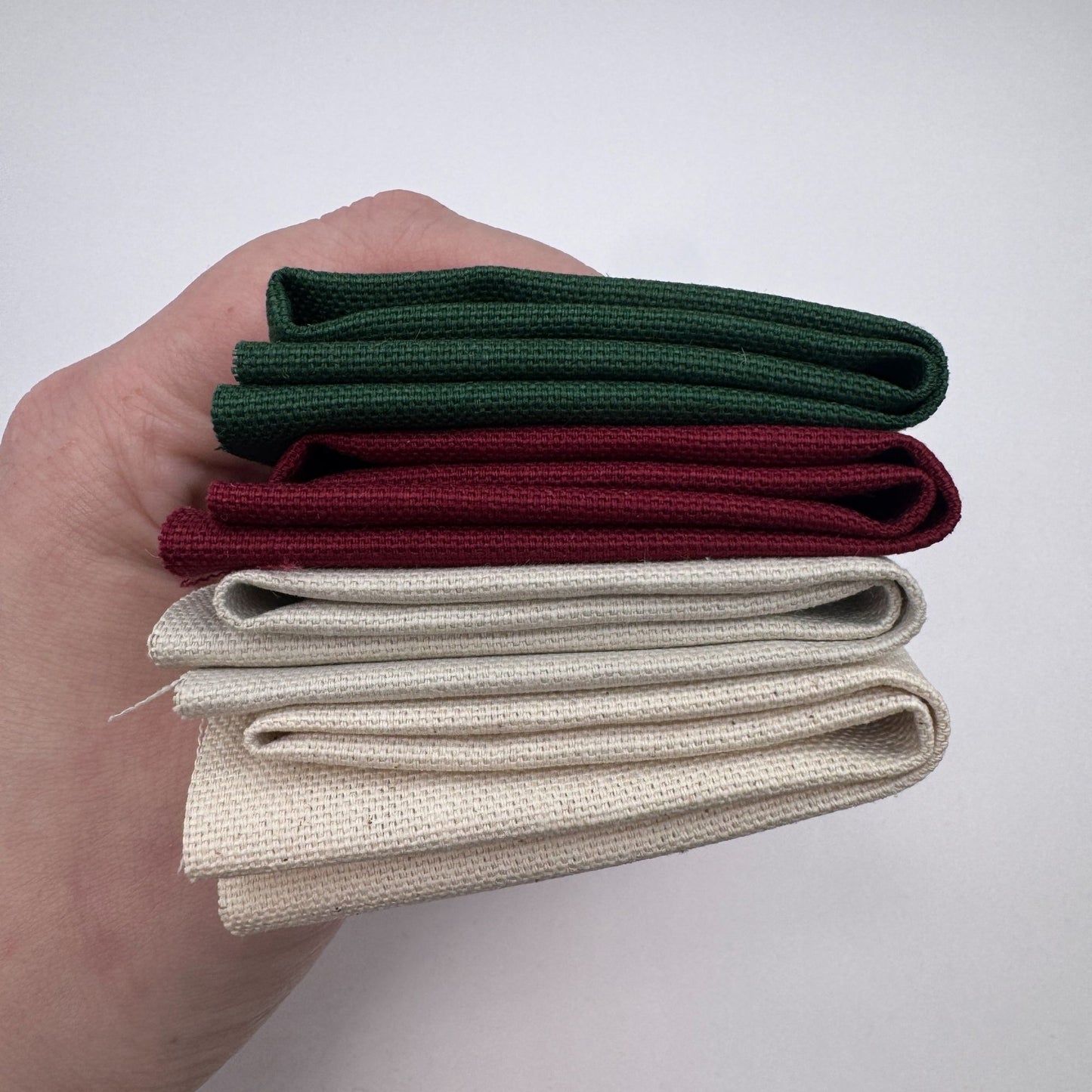 Stoff zum Sticken, Stoffpaket "Tannengrün/Natur/Bordeaux" Weihnachts Kollektion 2025