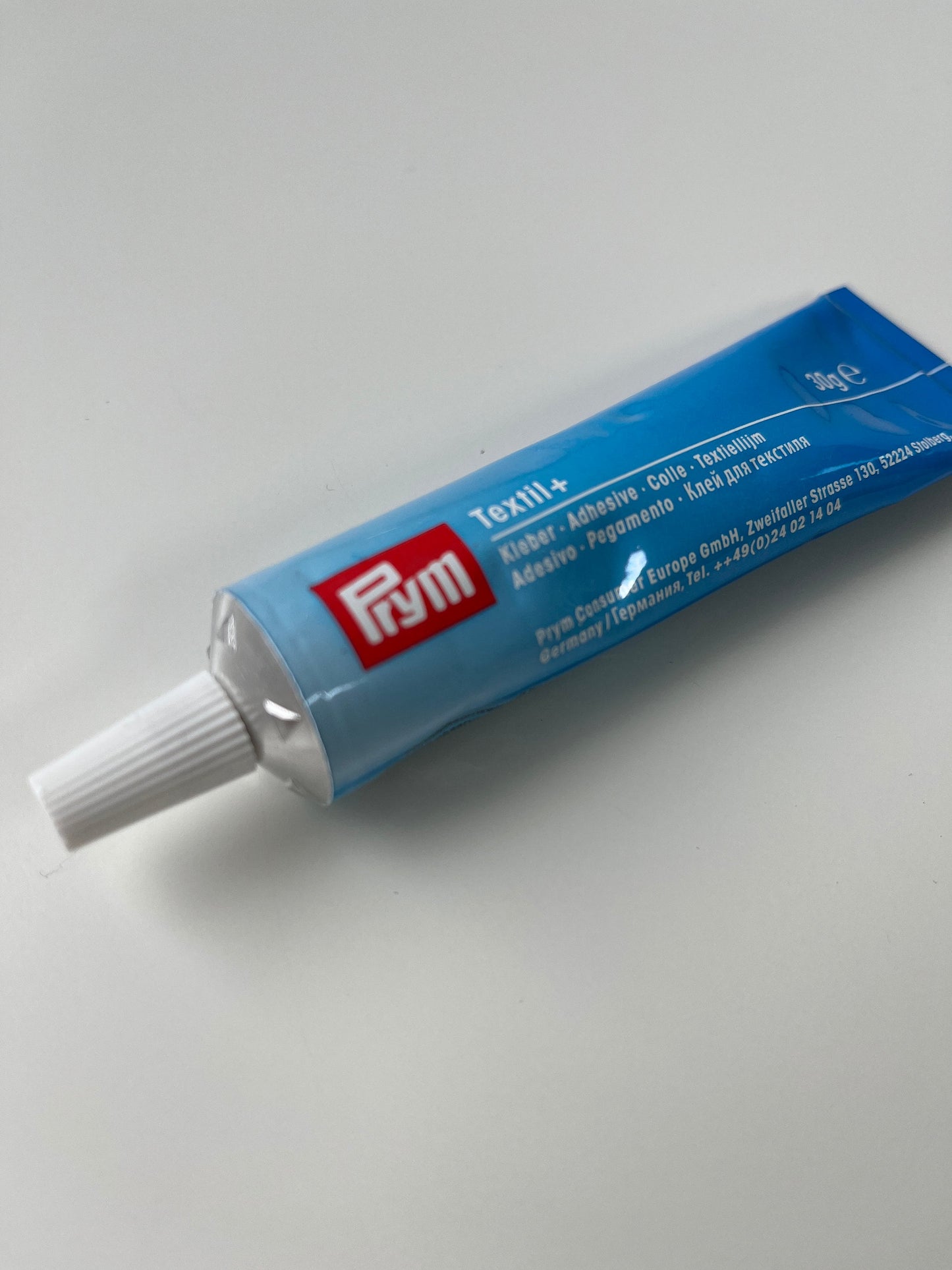 Kleber zum Verkleben der fertigen Stickringe, Textilkleber Plus von Prym, 30g